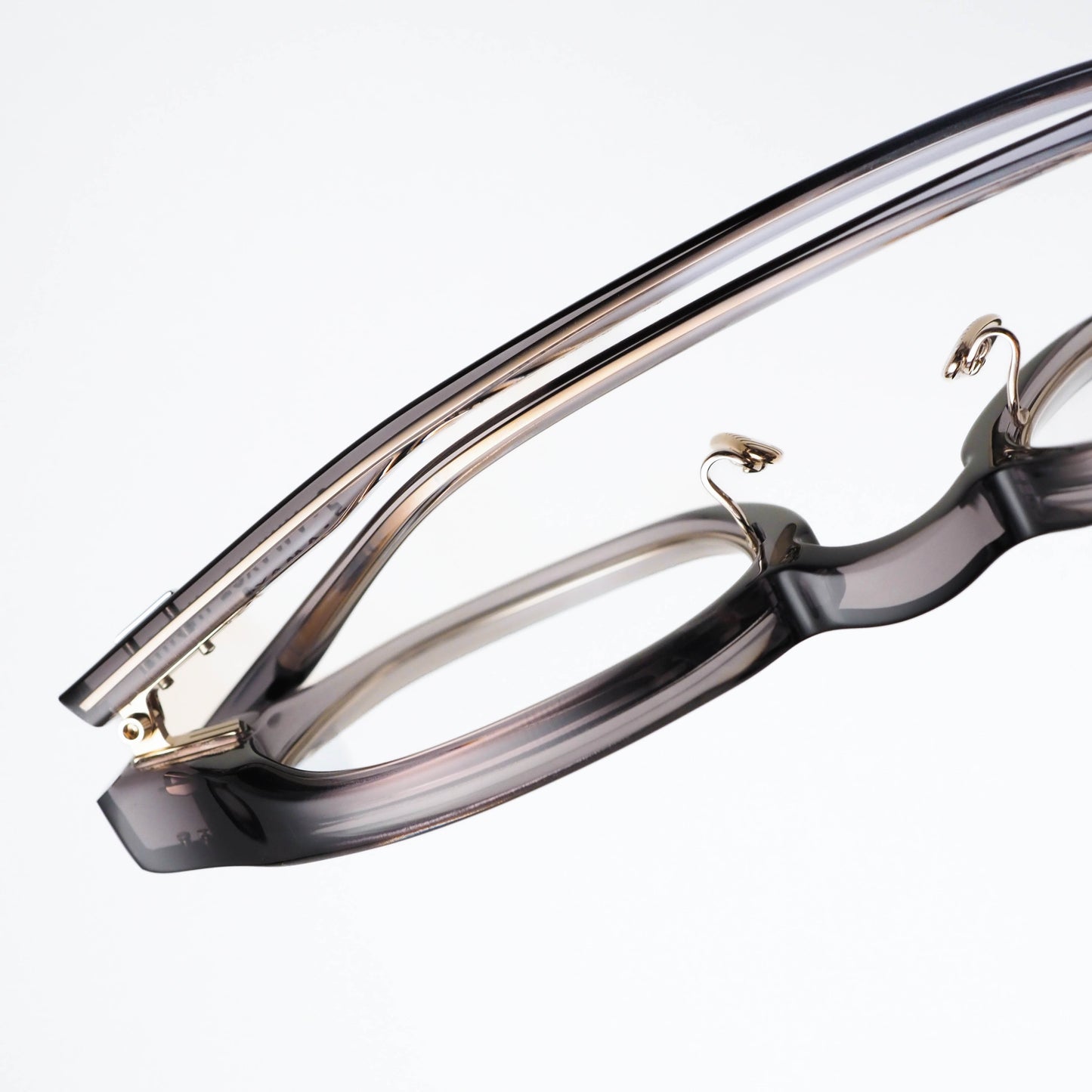 BEACON col.02 (Black Clear / White gold)