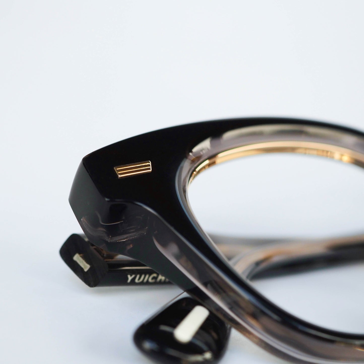 DIABLO col.02 (Black Clear / White gold)