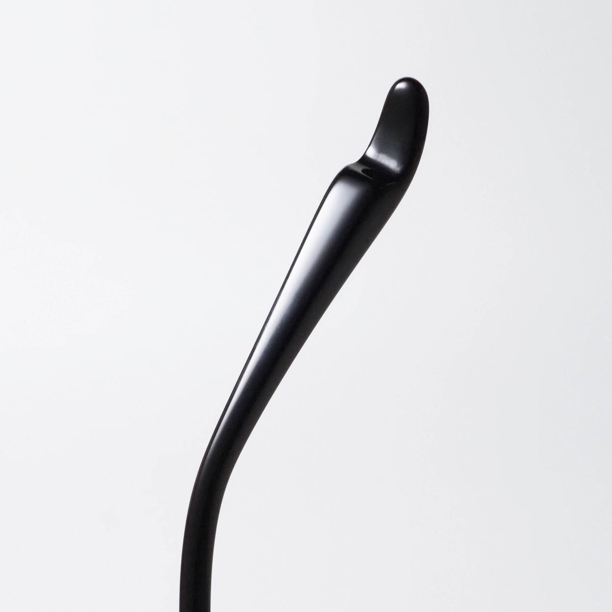 YA-043 col.03 black matte / gold