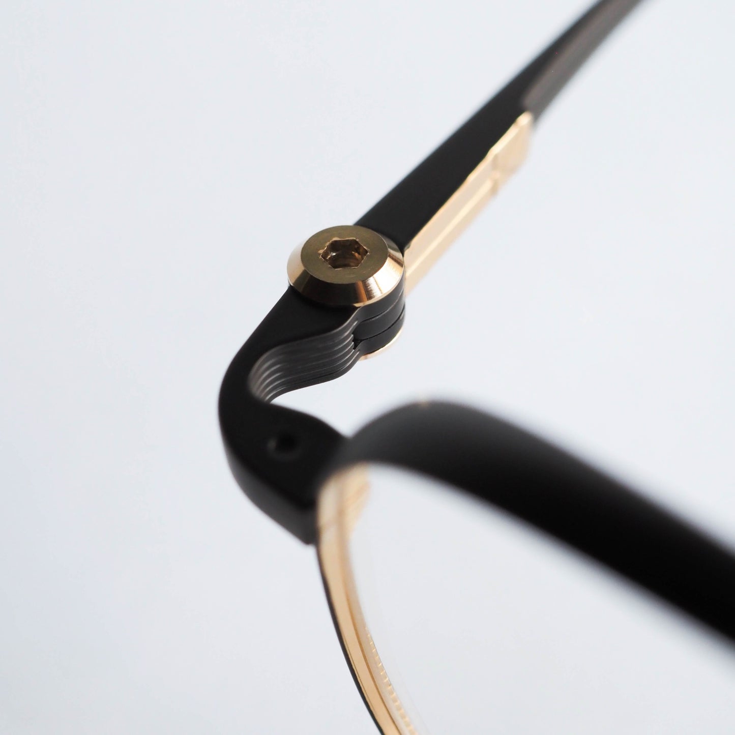 MALIBU col.03 (Black / White gold)