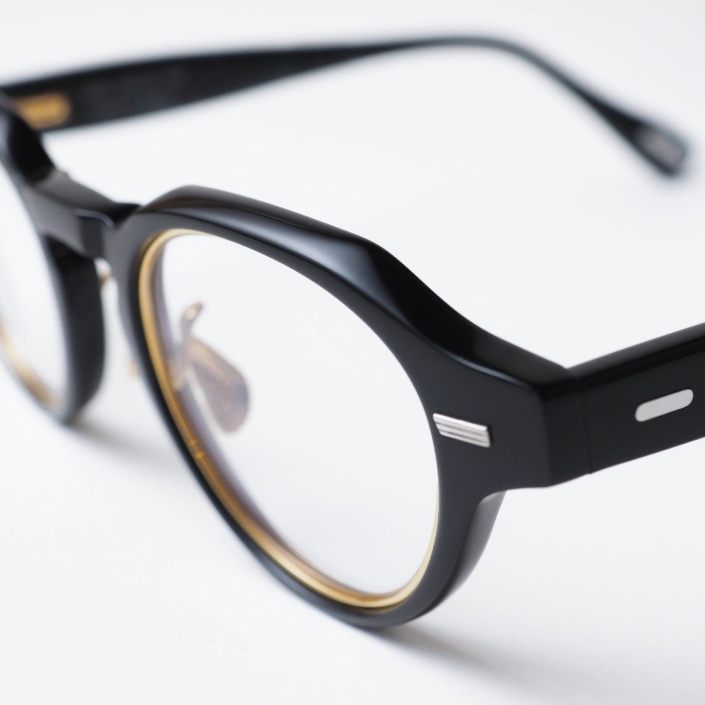 U-129RS DFW col.01(Black / Gold)