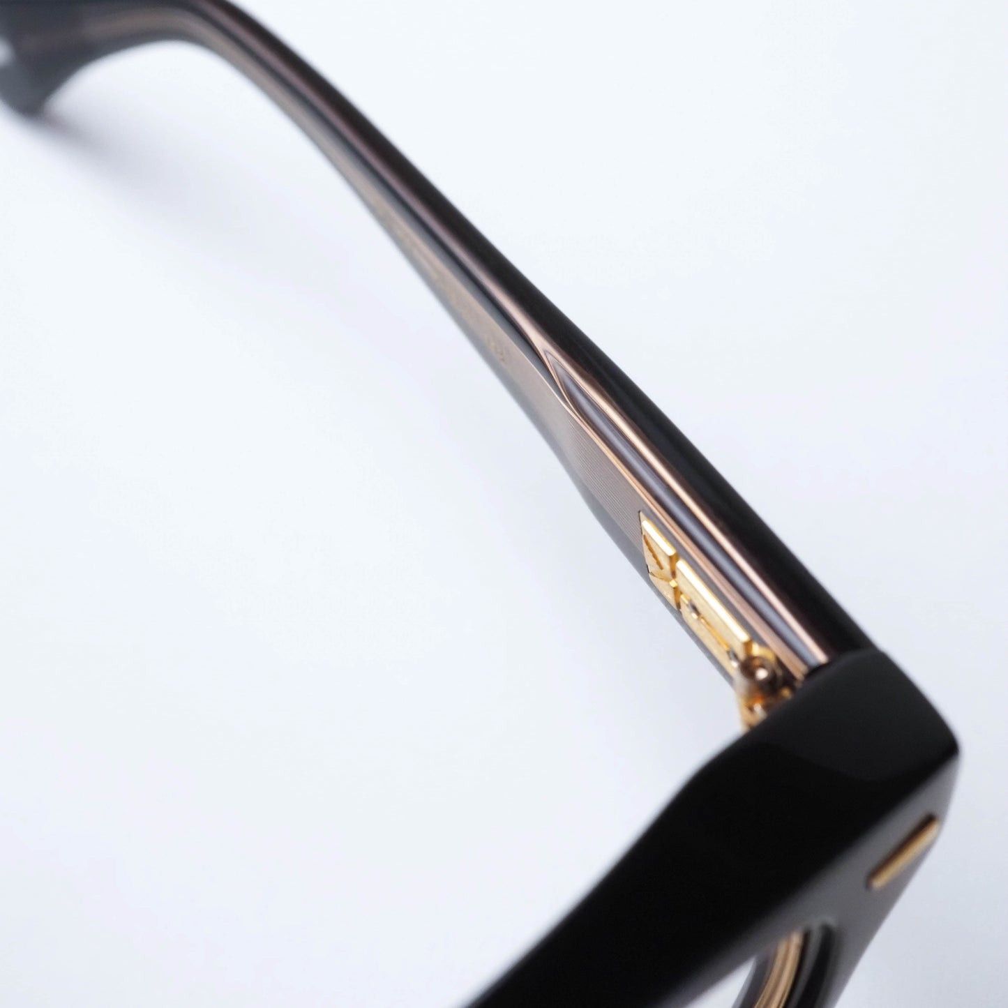 WILLIAMSBURG col.01 (Black / Gold)