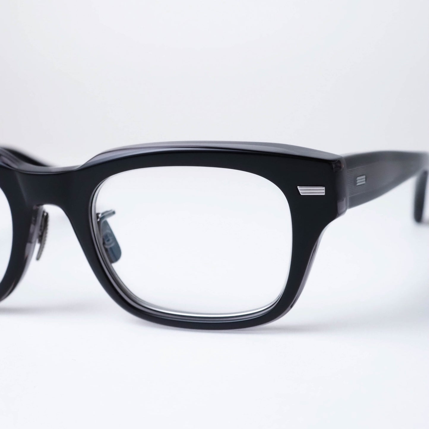 WILLIAMSBURG col.02 (Black Clear / Silver)