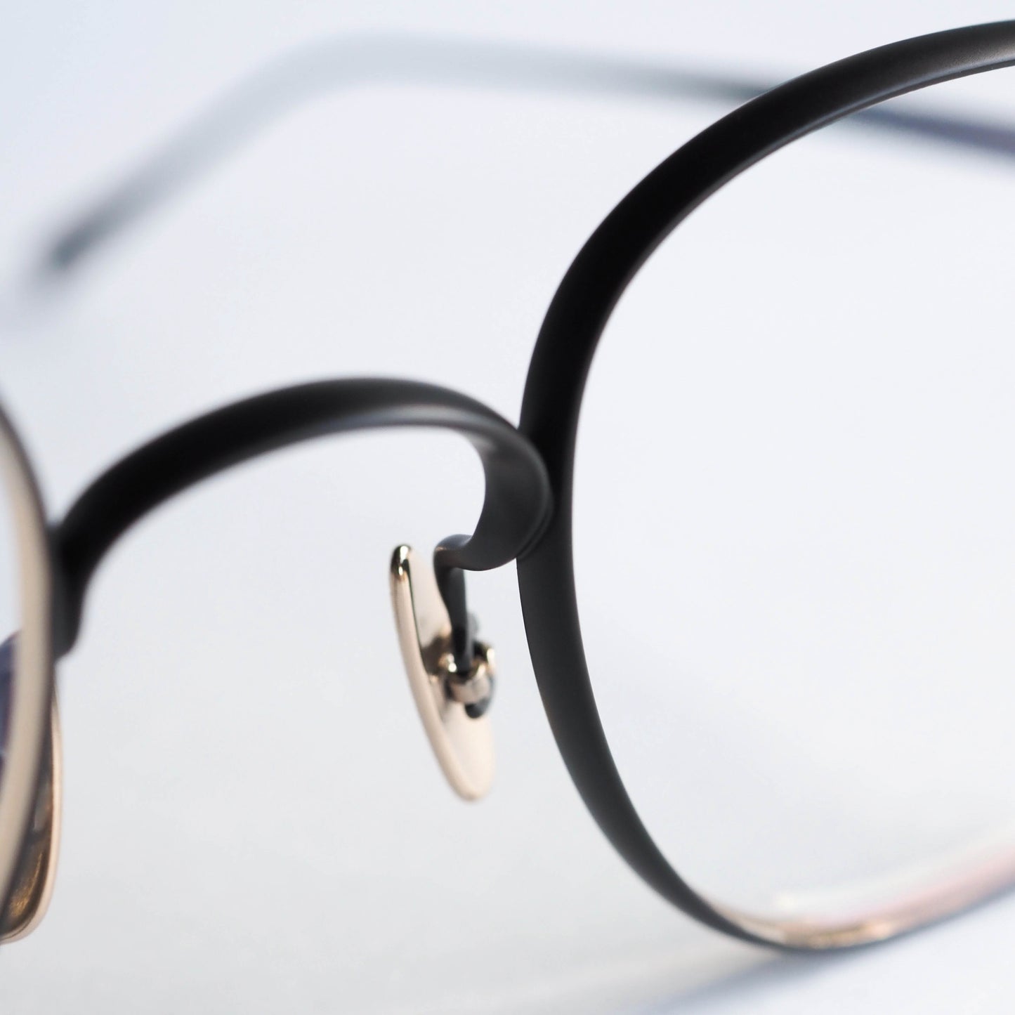 MALIBU col.03 (Black / White gold)