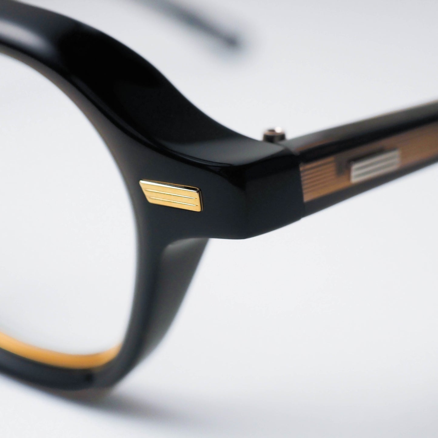 BEACON col.01 (Black / Gold)
