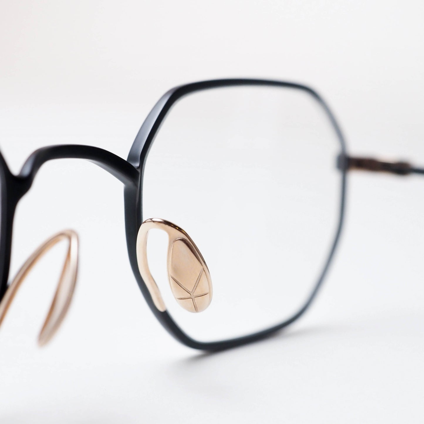 U-180 Nathan col.04(Matt black / White gold)