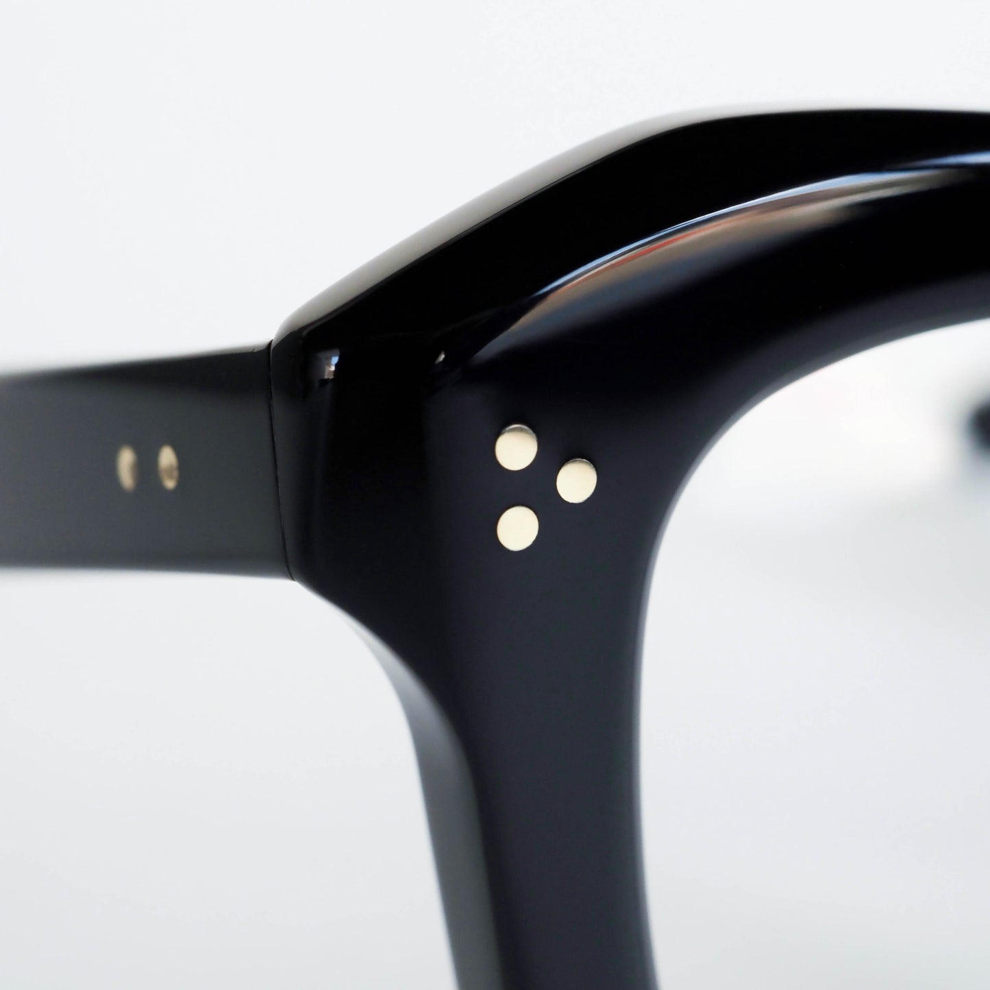 MONSTRE col.Piano Black