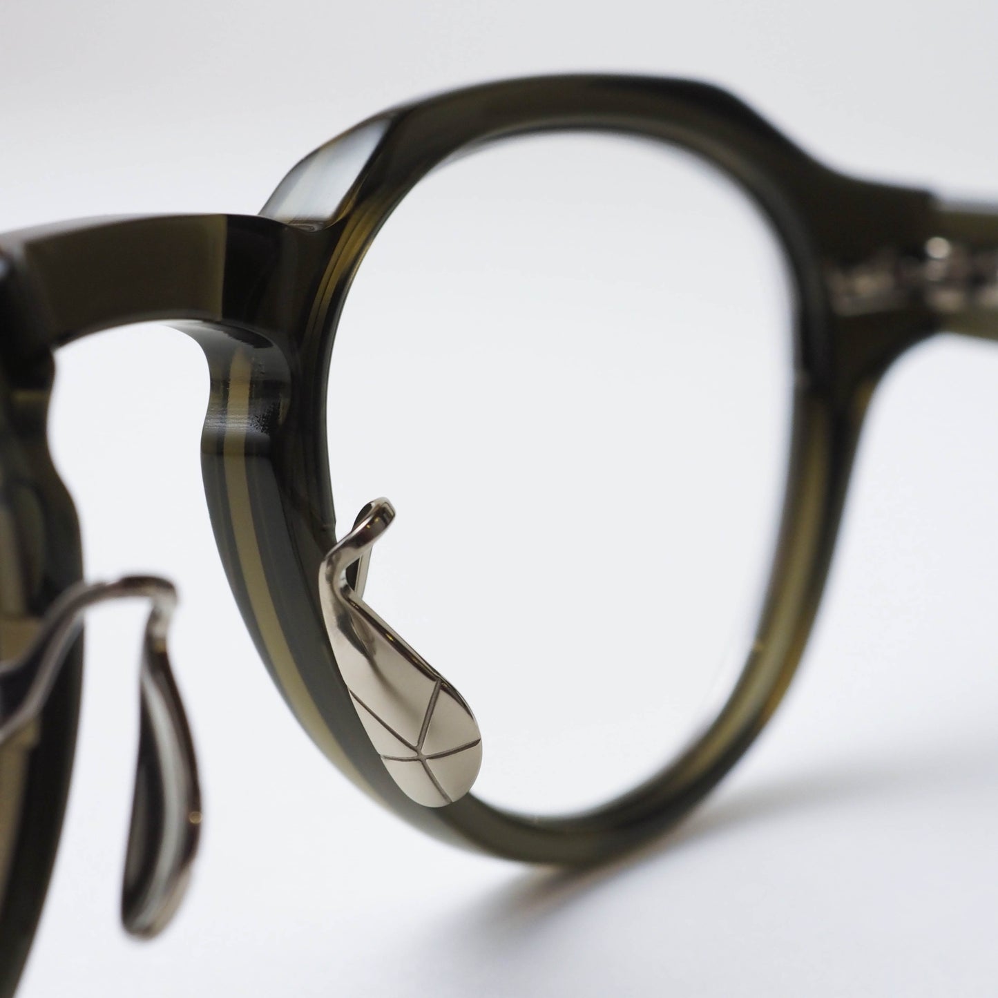 U-129RS DFW col.02(Khaki / Silver)