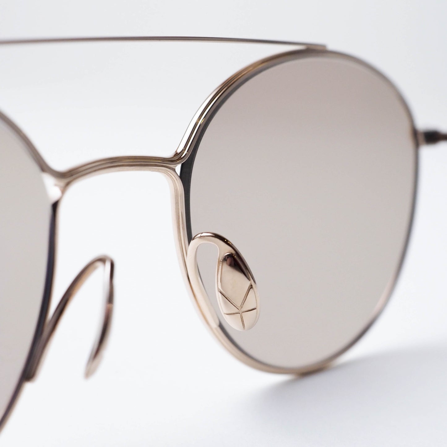 U-177-SG Aaron col.01(White gold / Taupe)