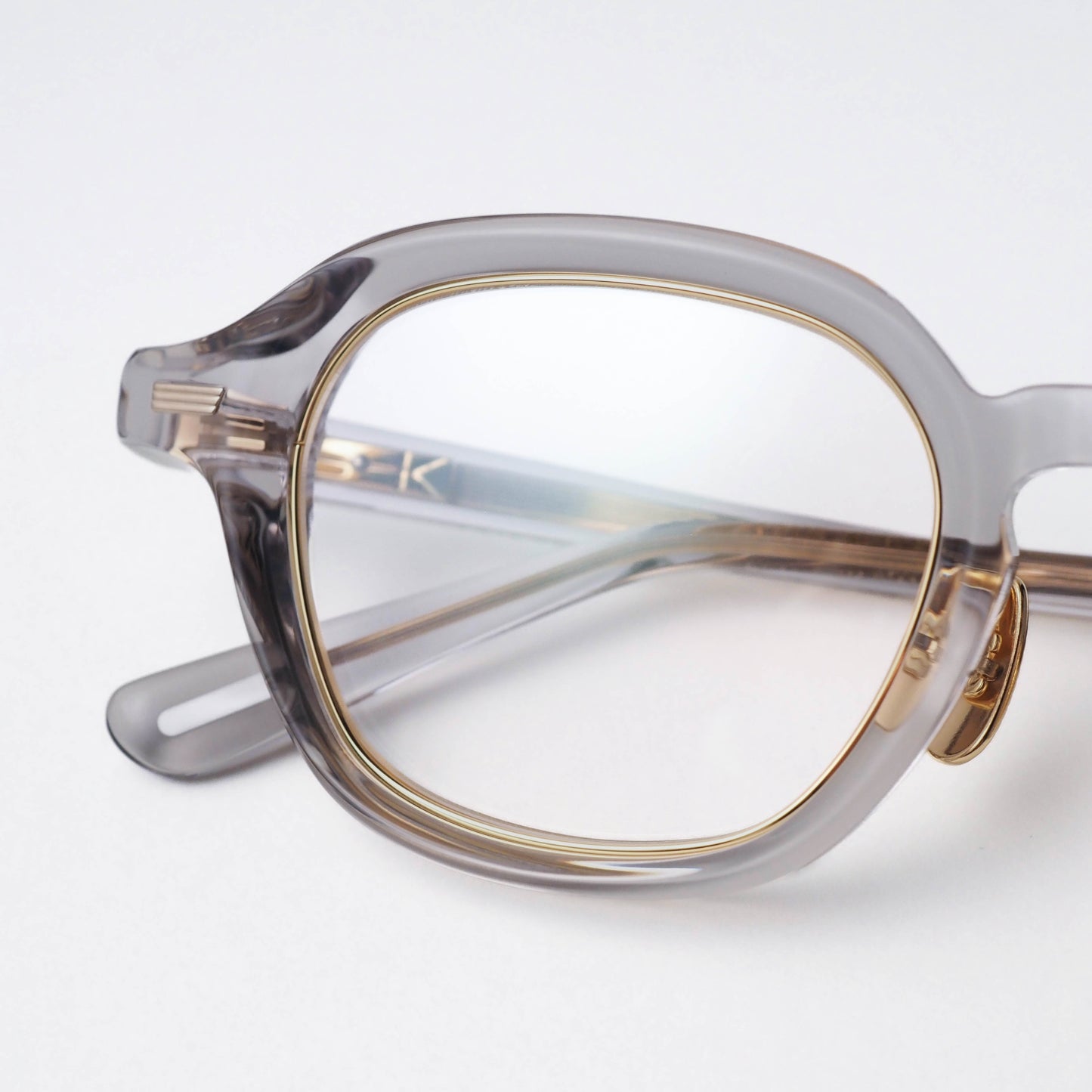 BEACON col.04 (Clear gray / Gold)