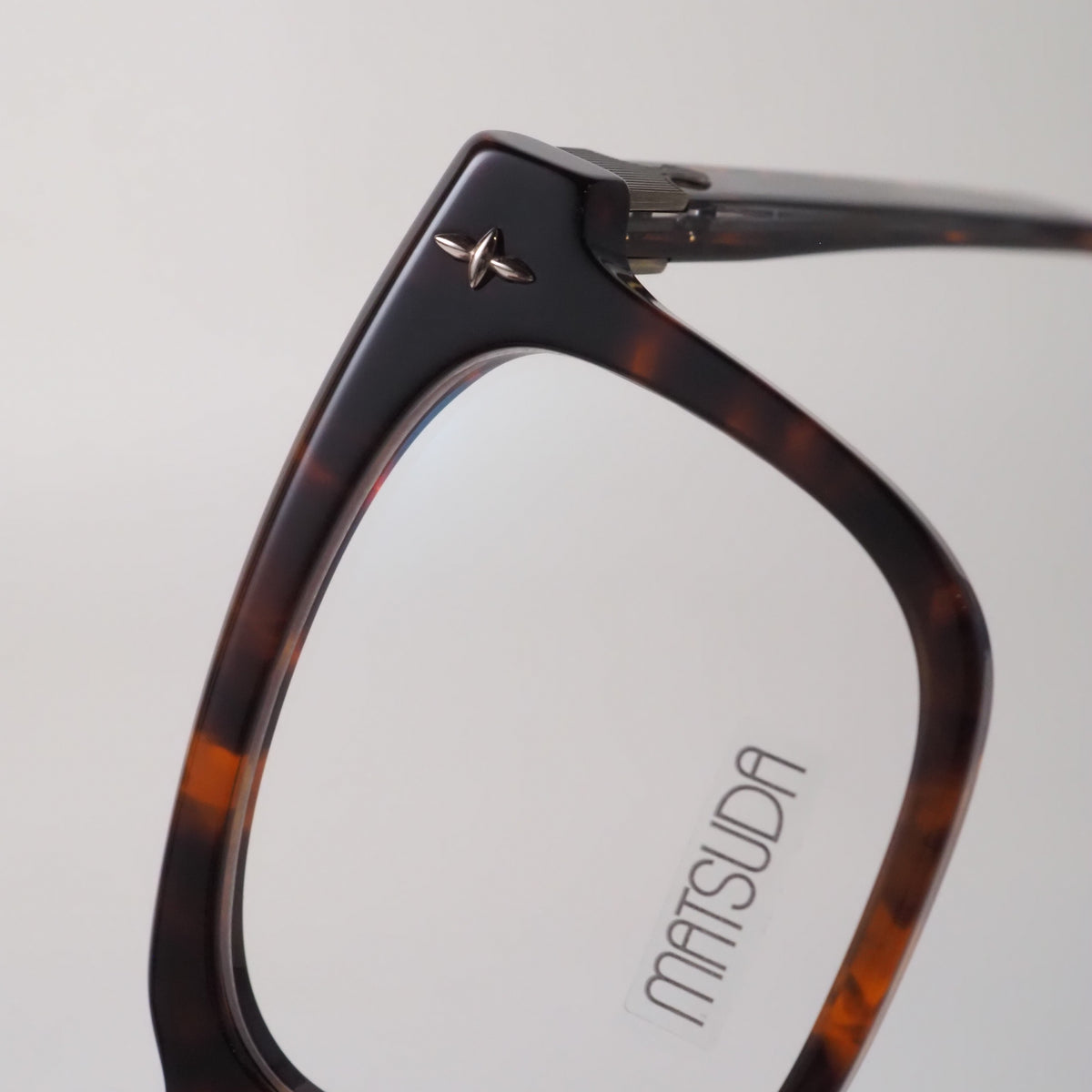 M1043 col.DTO