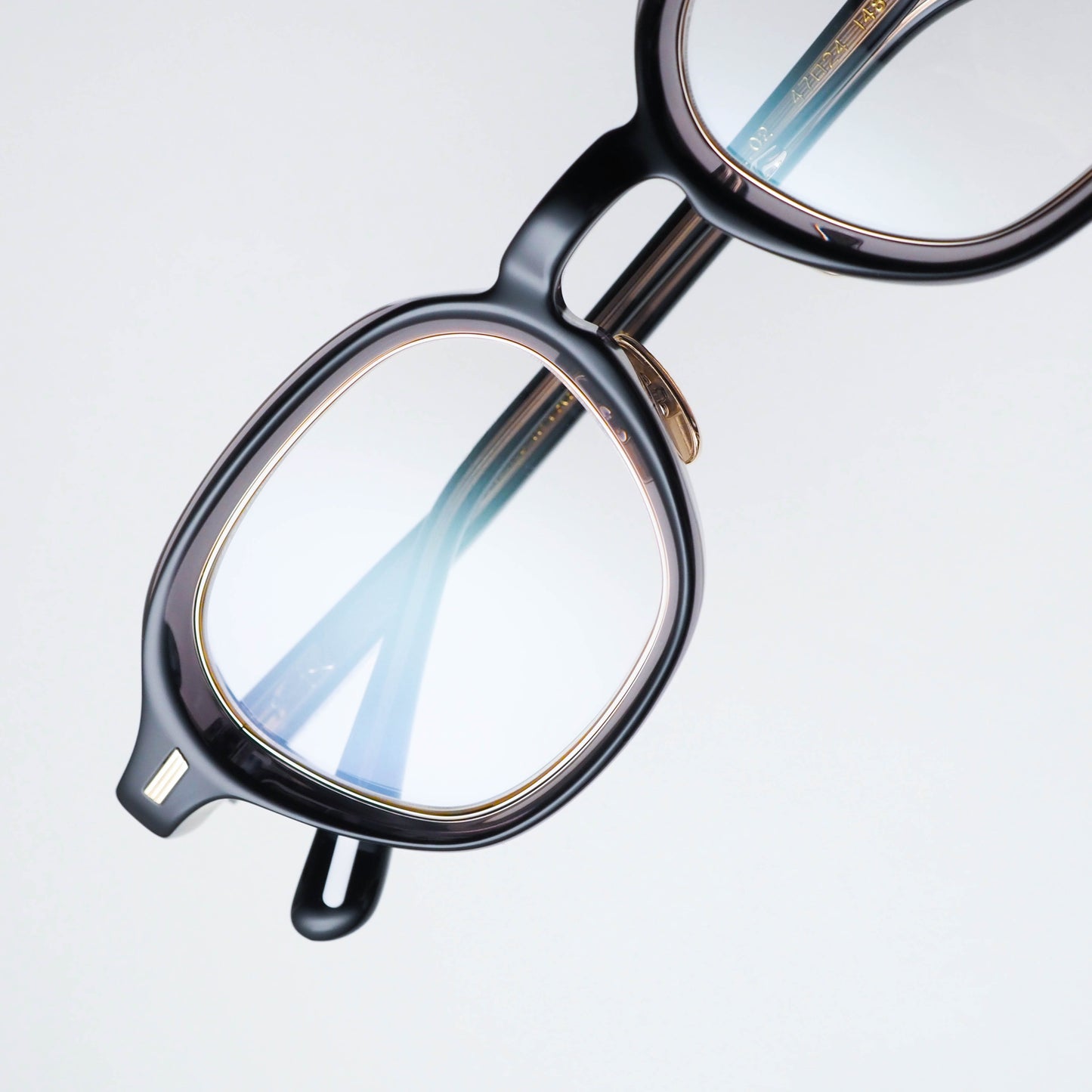 BEACON col.02 (Black Clear / White gold)