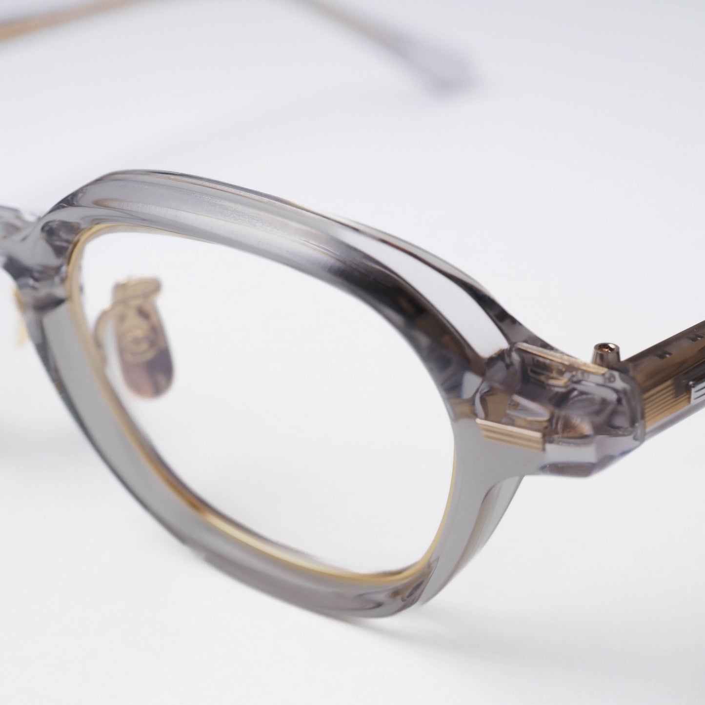 BEACON col.04 (Clear gray / Gold)