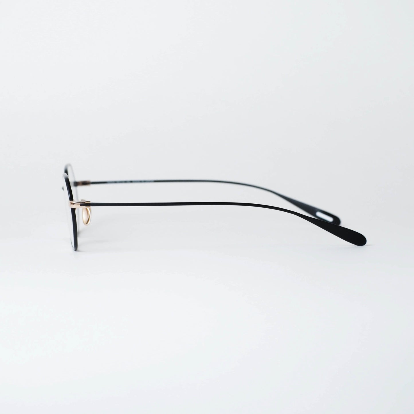 U-180 Nathan col.04(Matt black / White gold)