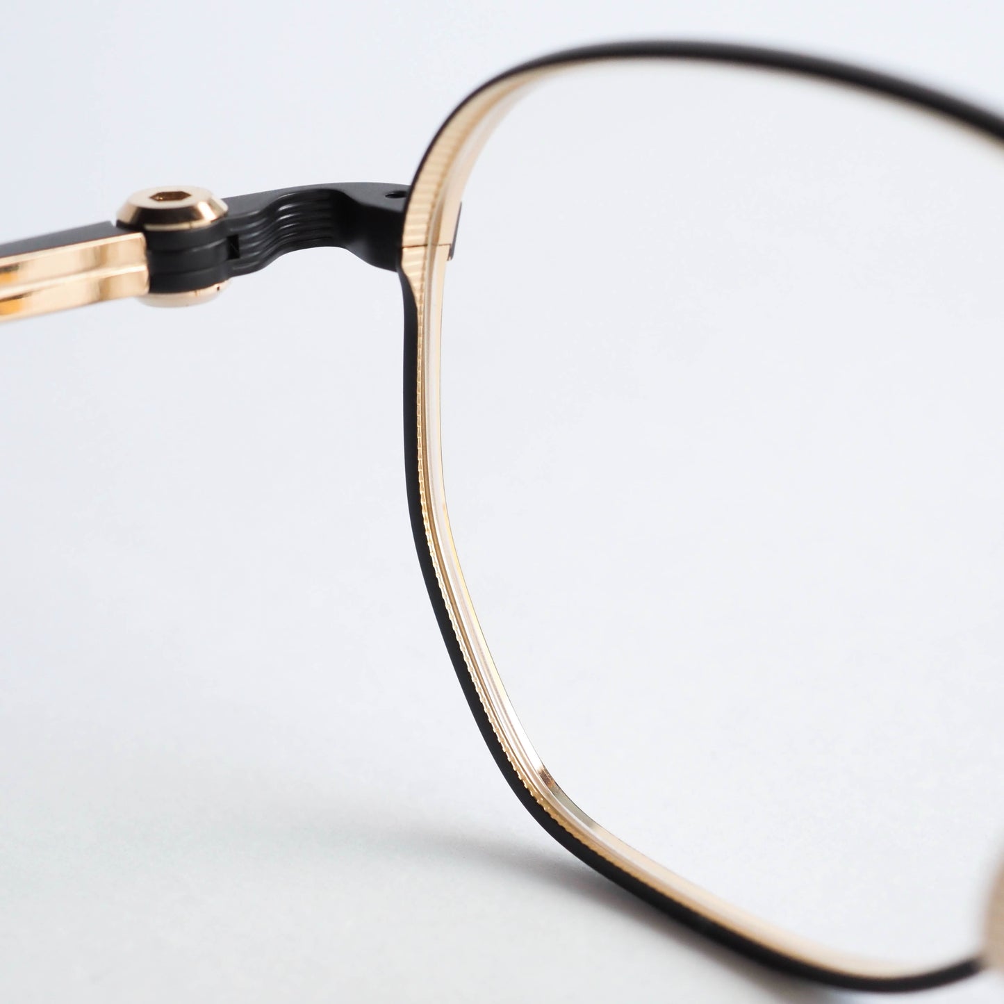 MALIBU col.03 (Black / White gold)