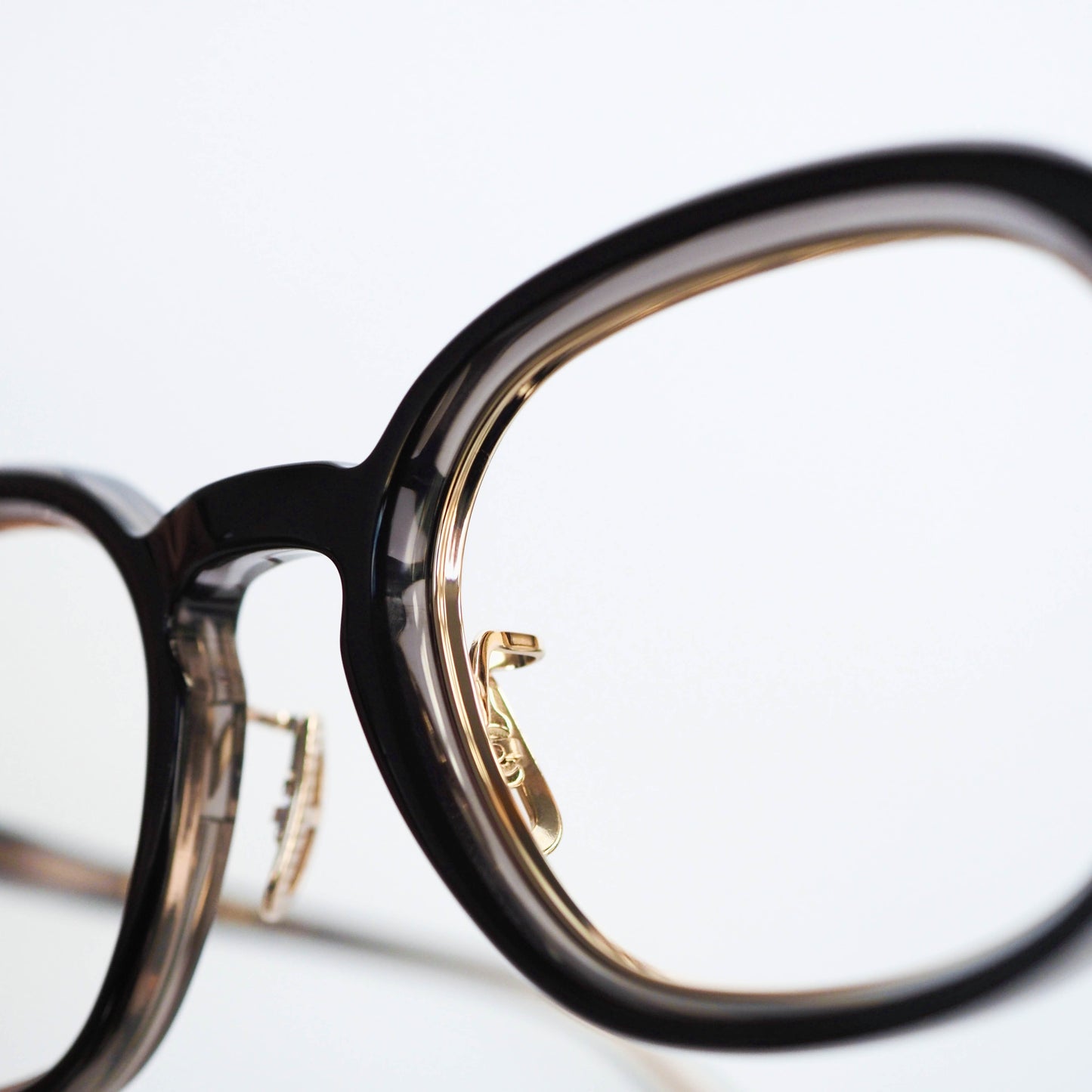 BEACON col.02 (Black Clear / White gold)