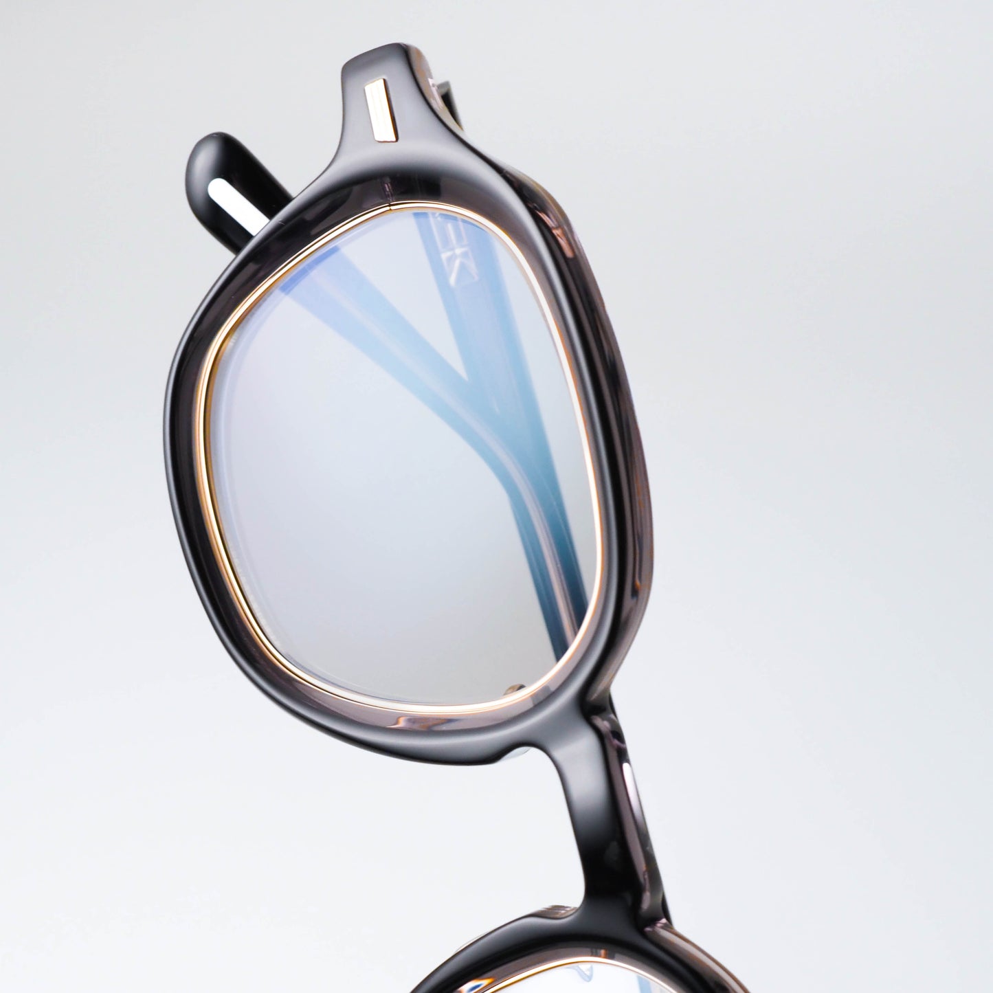 BEACON col.02 (Black Clear / White gold)