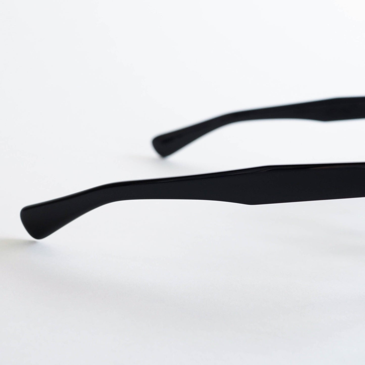 MONSTRE col.Piano Black