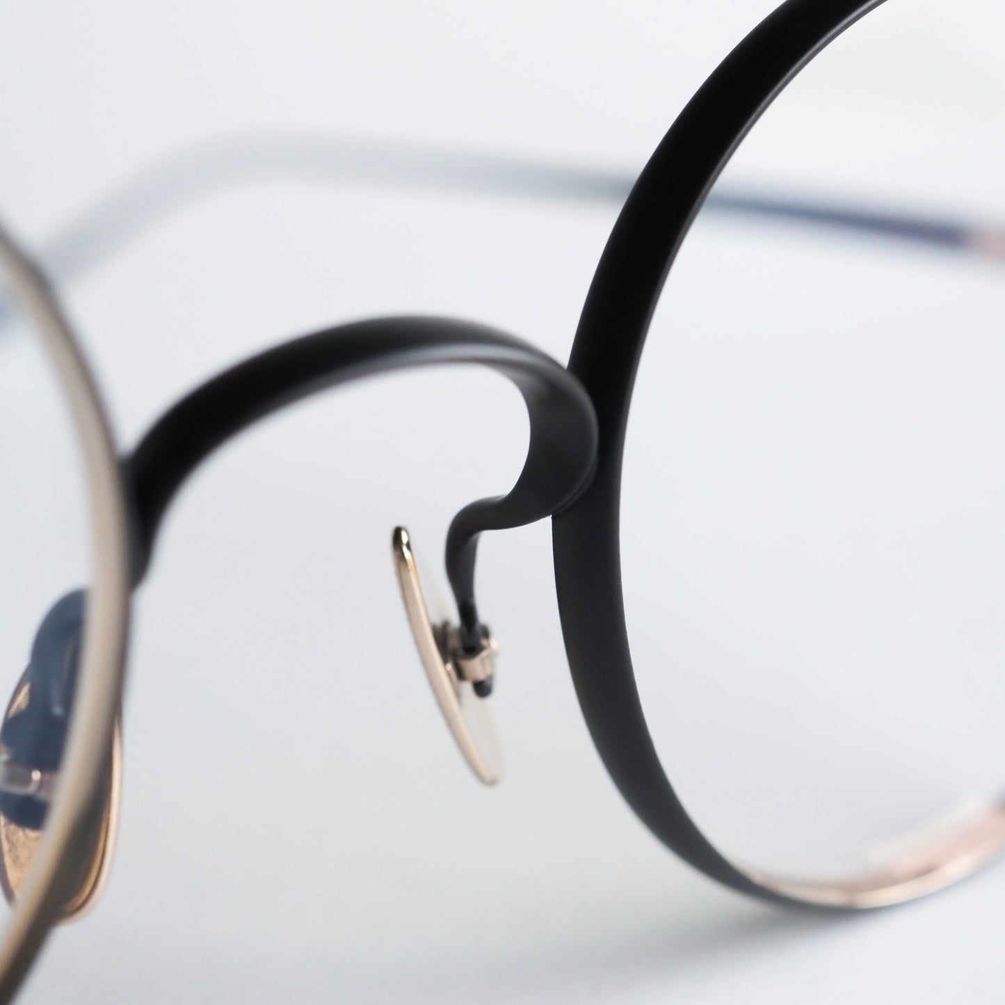 PASADENA col.03 (Black / White gold)