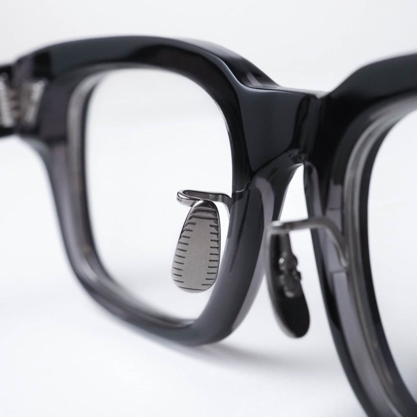 WILLIAMSBURG col.02 (Black Clear / Silver)