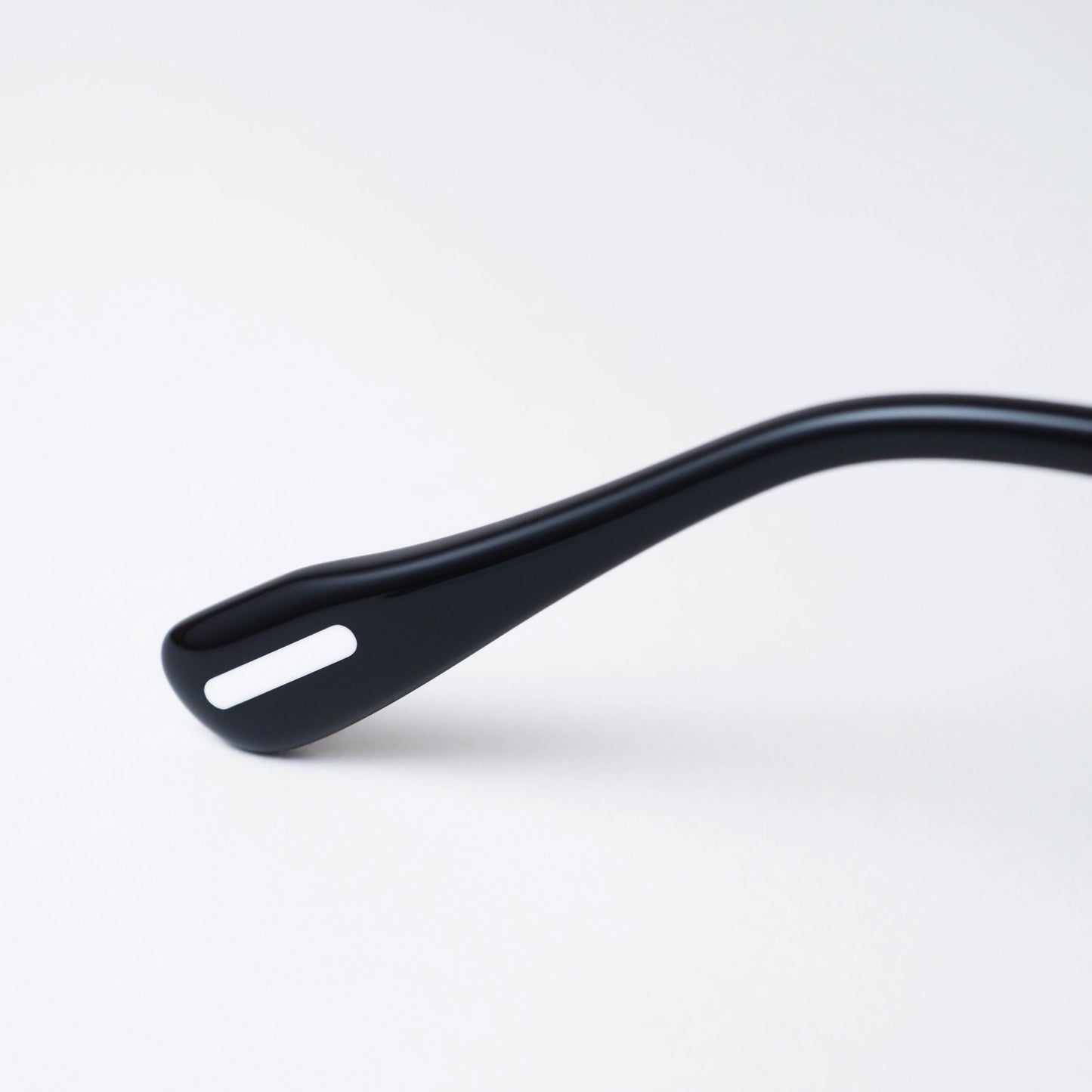 U-128RS IND col.01(Black / Gold)