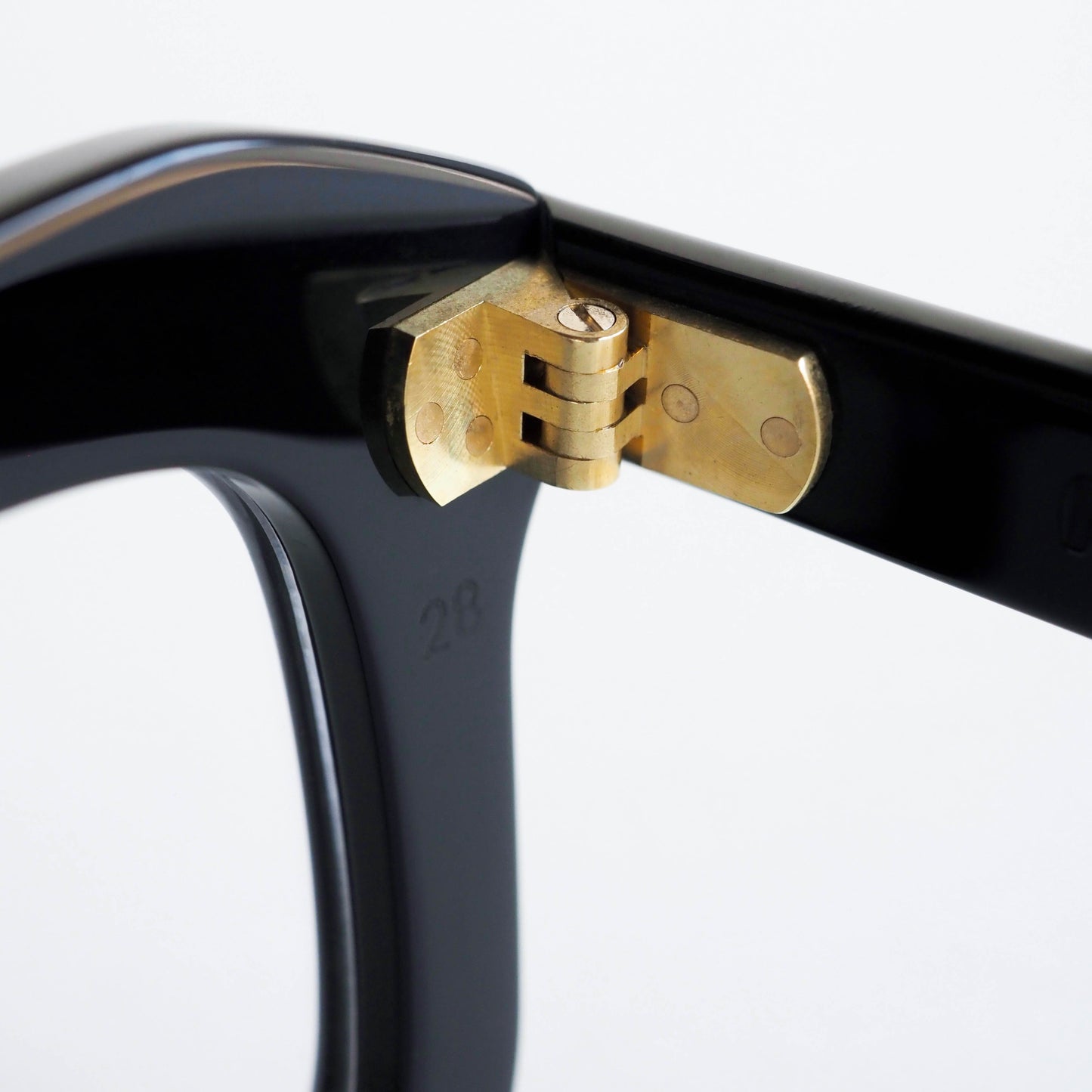 MONSTRE col.Piano Black