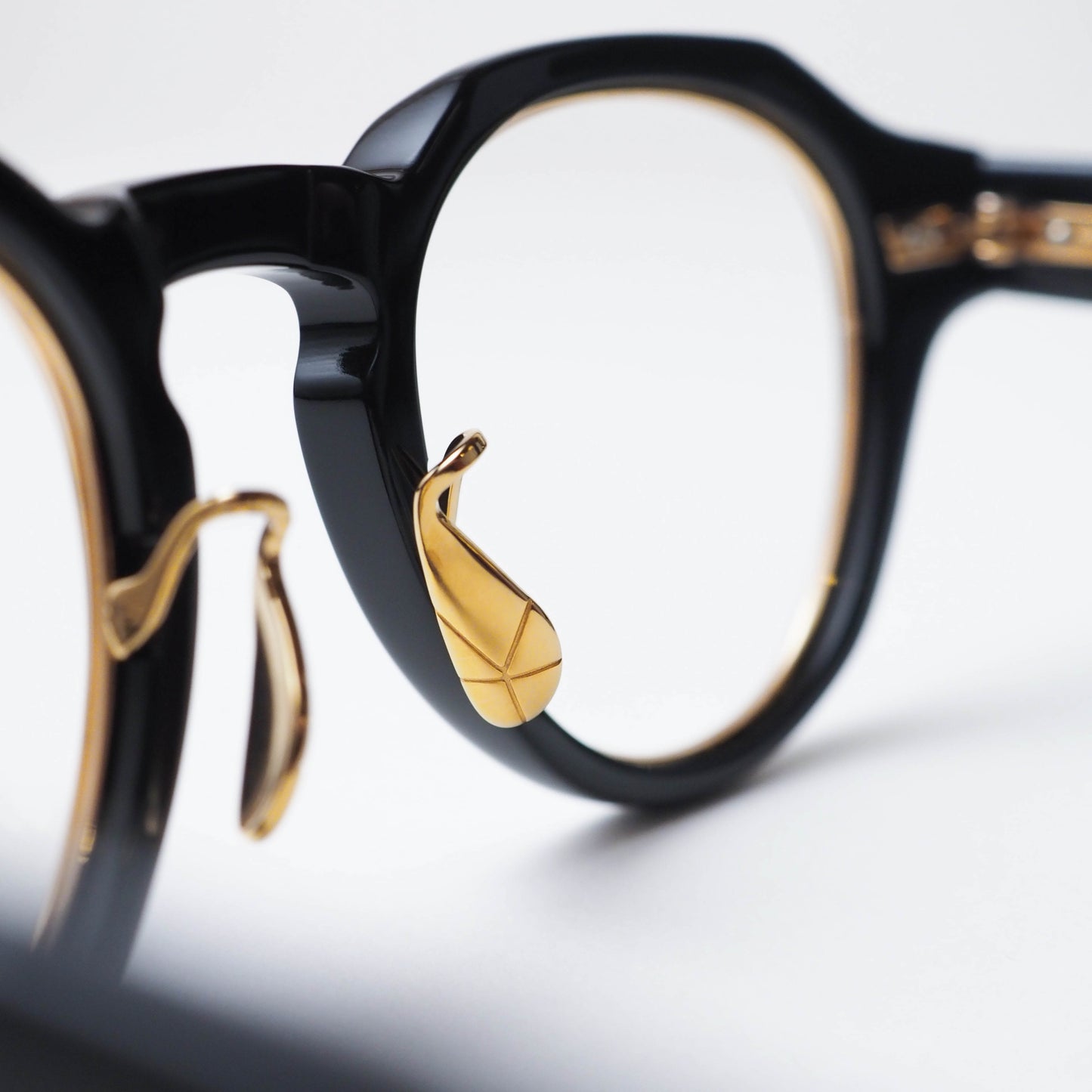 U-129RS DFW col.01(Black / Gold)