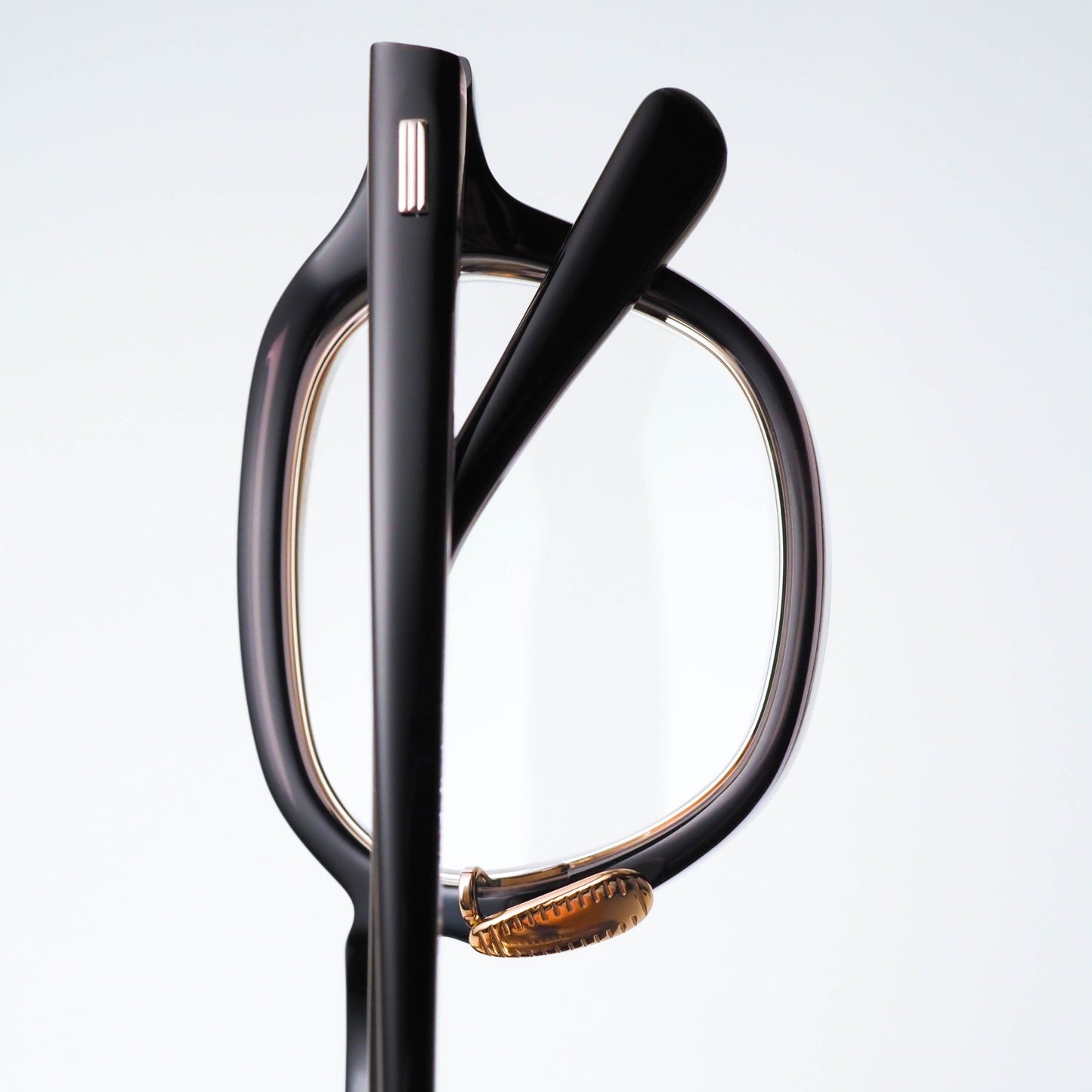 BEACON col.02 (Black Clear / White gold)