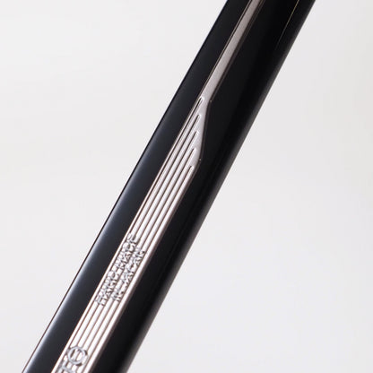 SATO Atria col.N-1 テンプル内側の刻印。艶やかなブラックのアセテート、グレーのグラデーションレンズ。