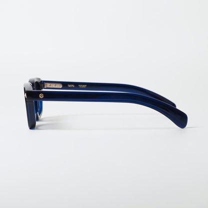 SATO GIENNA col.NB-1 側面。透明感のあるネイビーブルーのアセテート、ブルーから淡いグリーンへ移ろうグラデーションレンズ。
